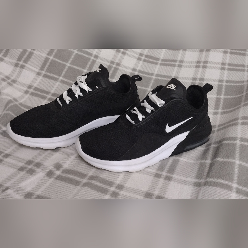 Nike Air Max Motion 2 Black and White